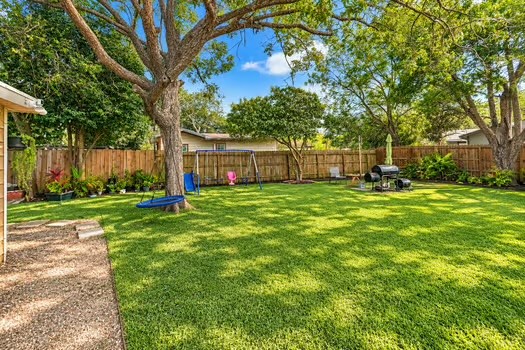 10902 Mayfield Dr Property Photo 2