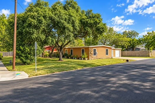 10902 Mayfield Dr Property Photo 3