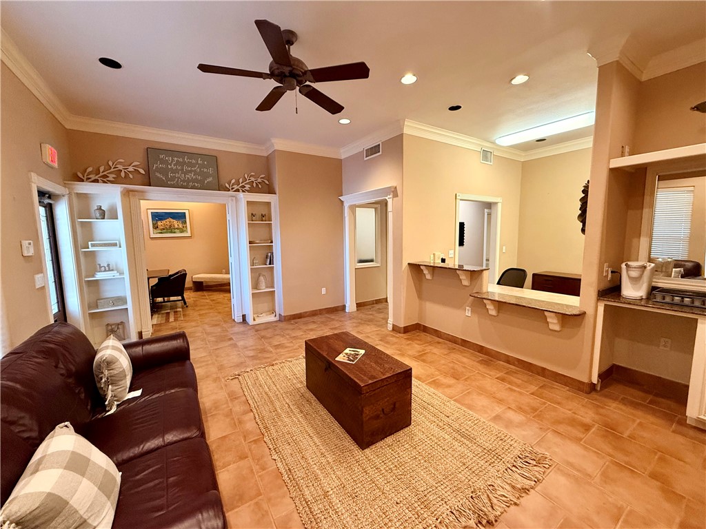 5026 Holly Property Photo 10