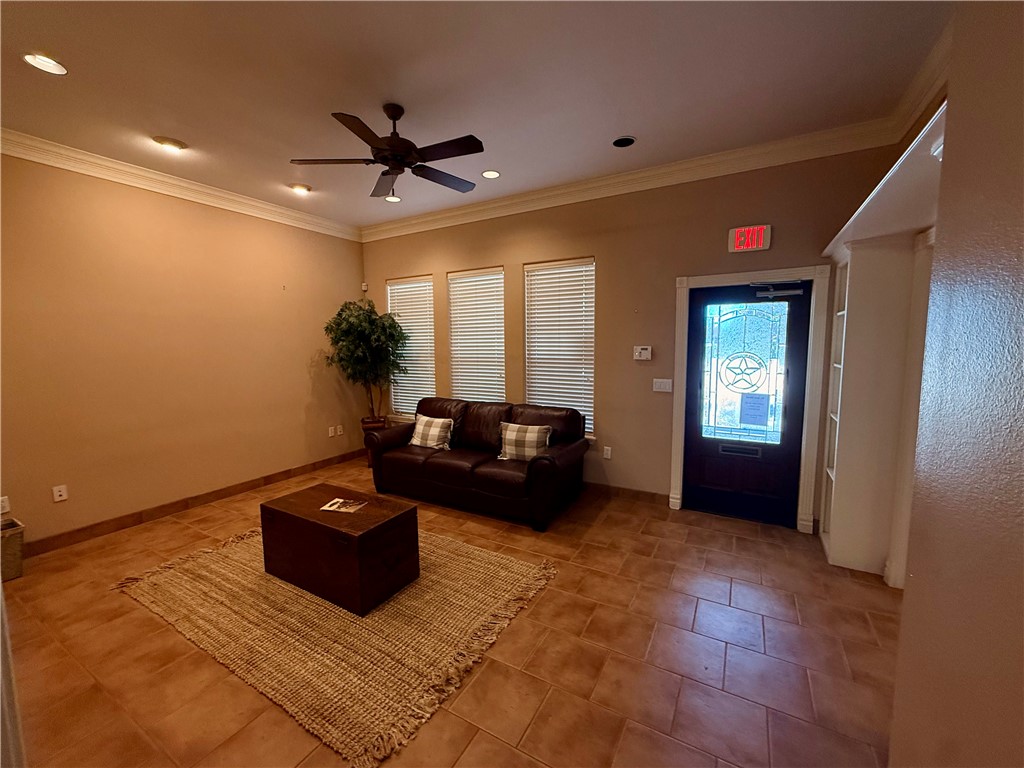 5026 Holly Property Photo 11