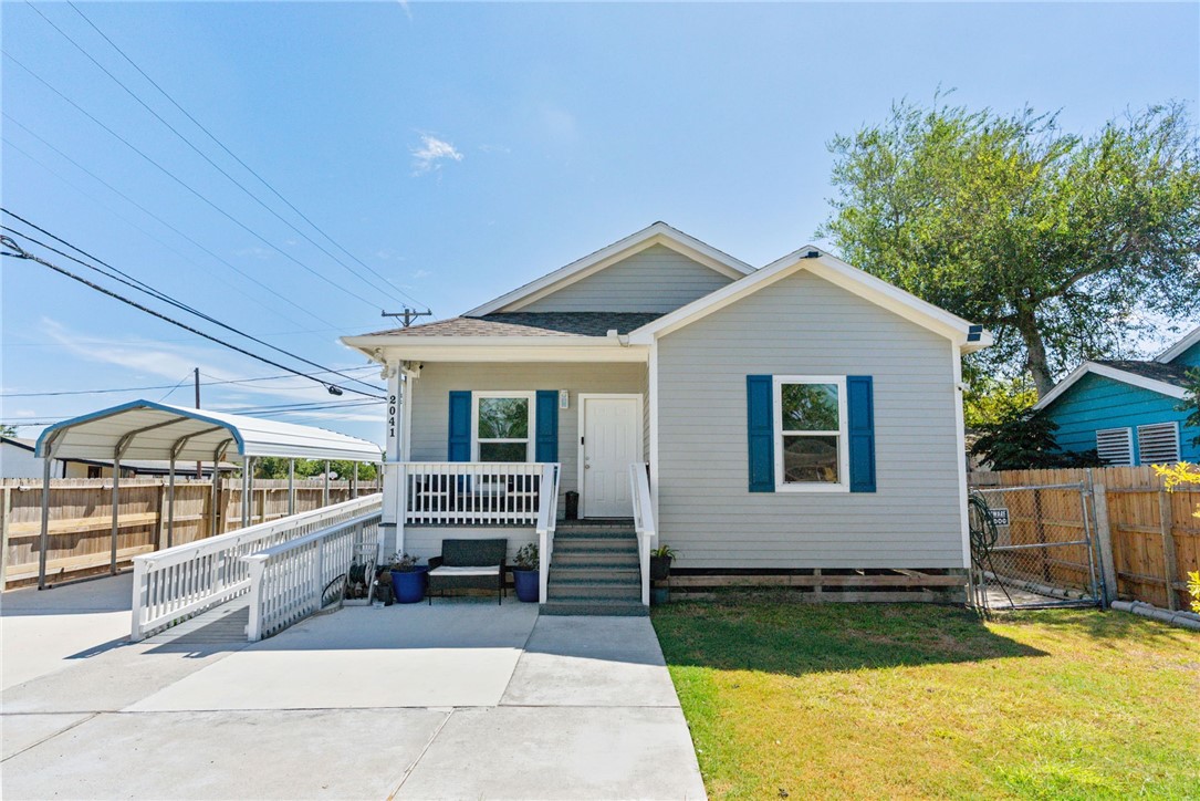 2041 Yale St Property Photo 1