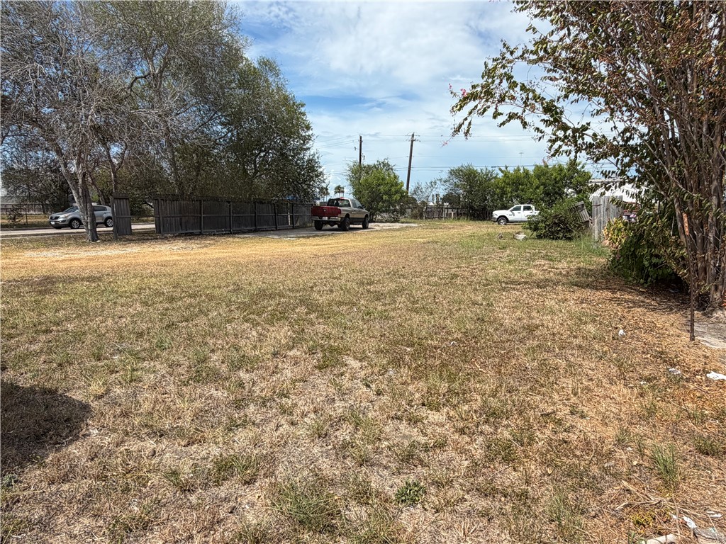 4914 Williams Dr Property Photo 1