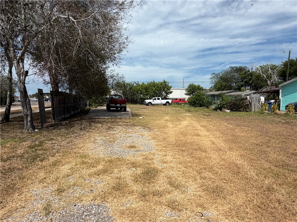 4914 Williams Dr Property Photo 2