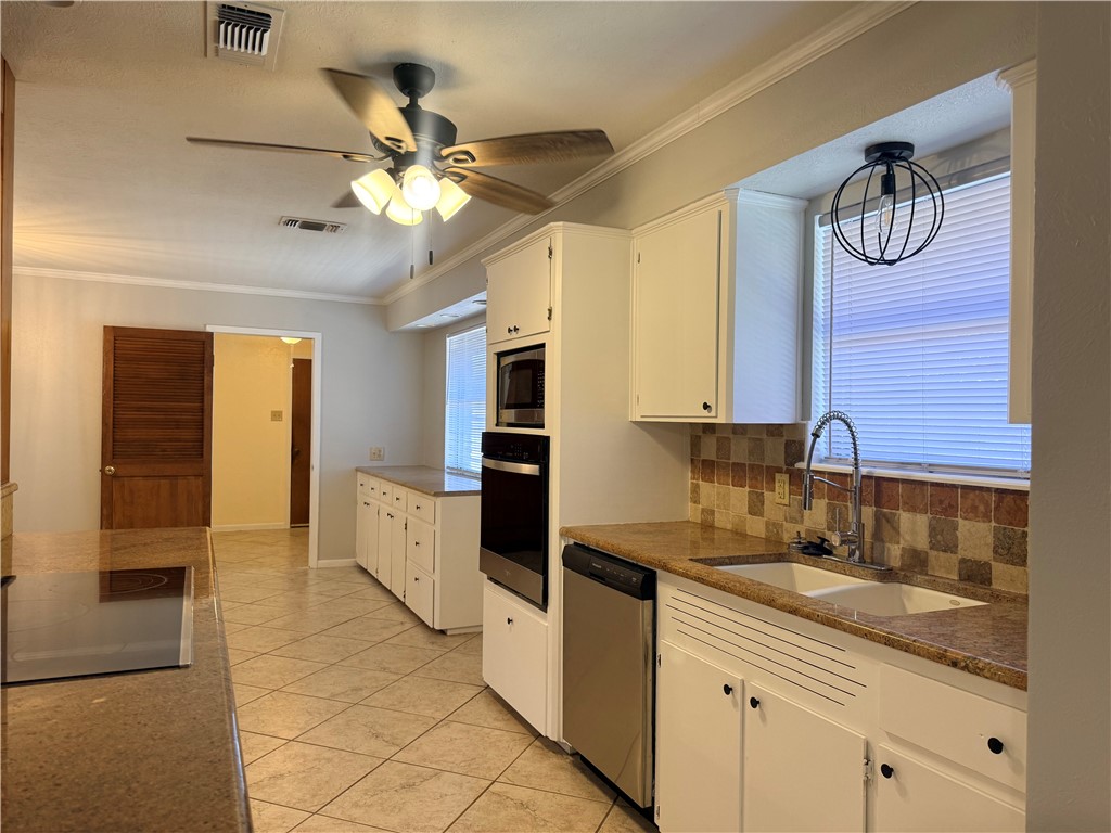 1501 Michael St Property Photo 6