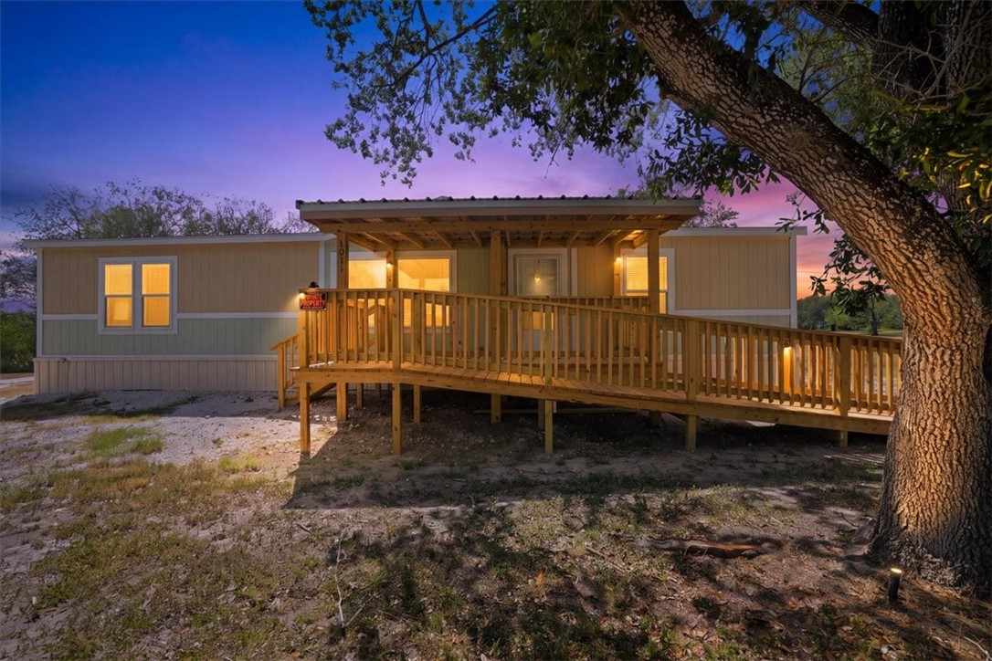 1011 Mark St Property Photo 1