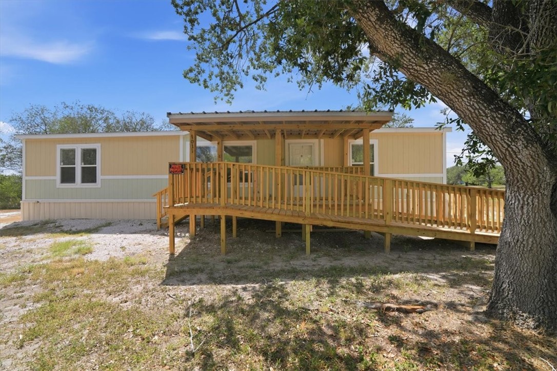 1011 Mark St Property Photo 3