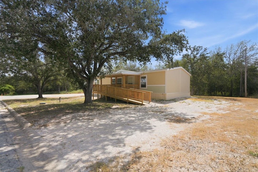 1011 Mark St Property Photo 5