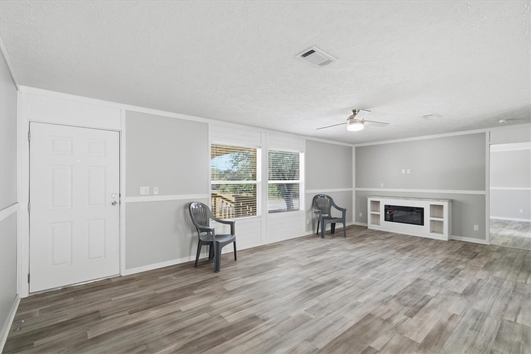 1011 Mark St Property Photo 7