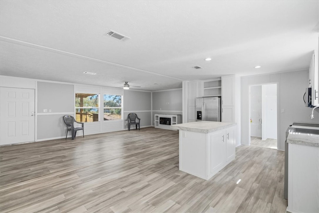 1011 Mark St Property Photo 9