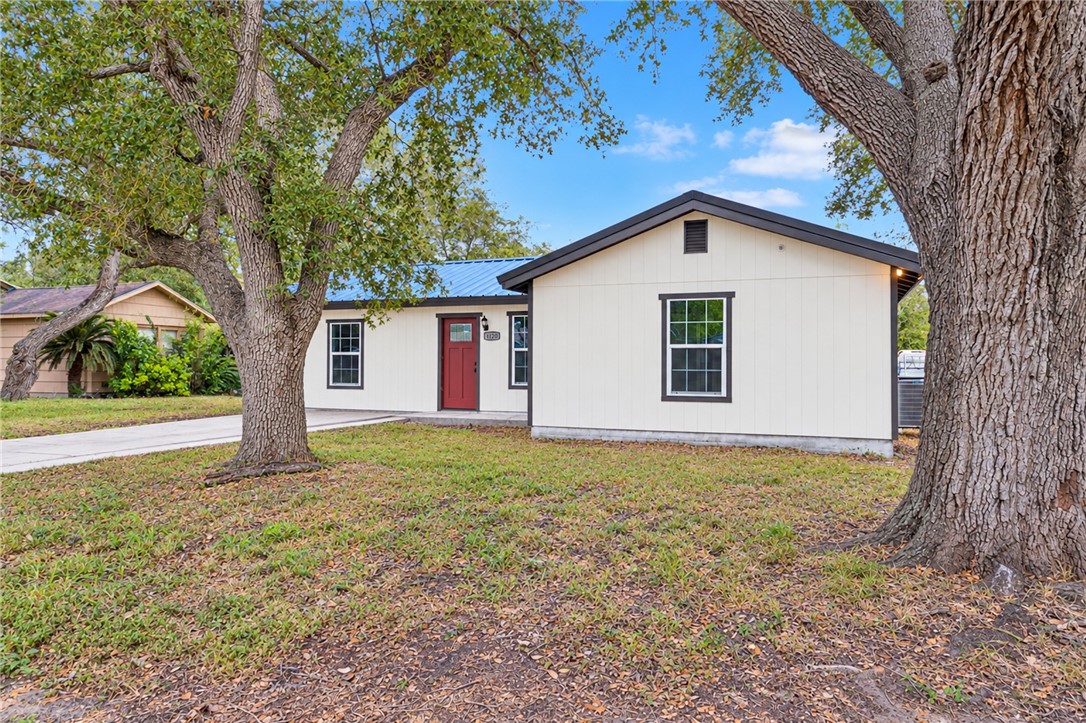 1120 Oakland Property Photo 2