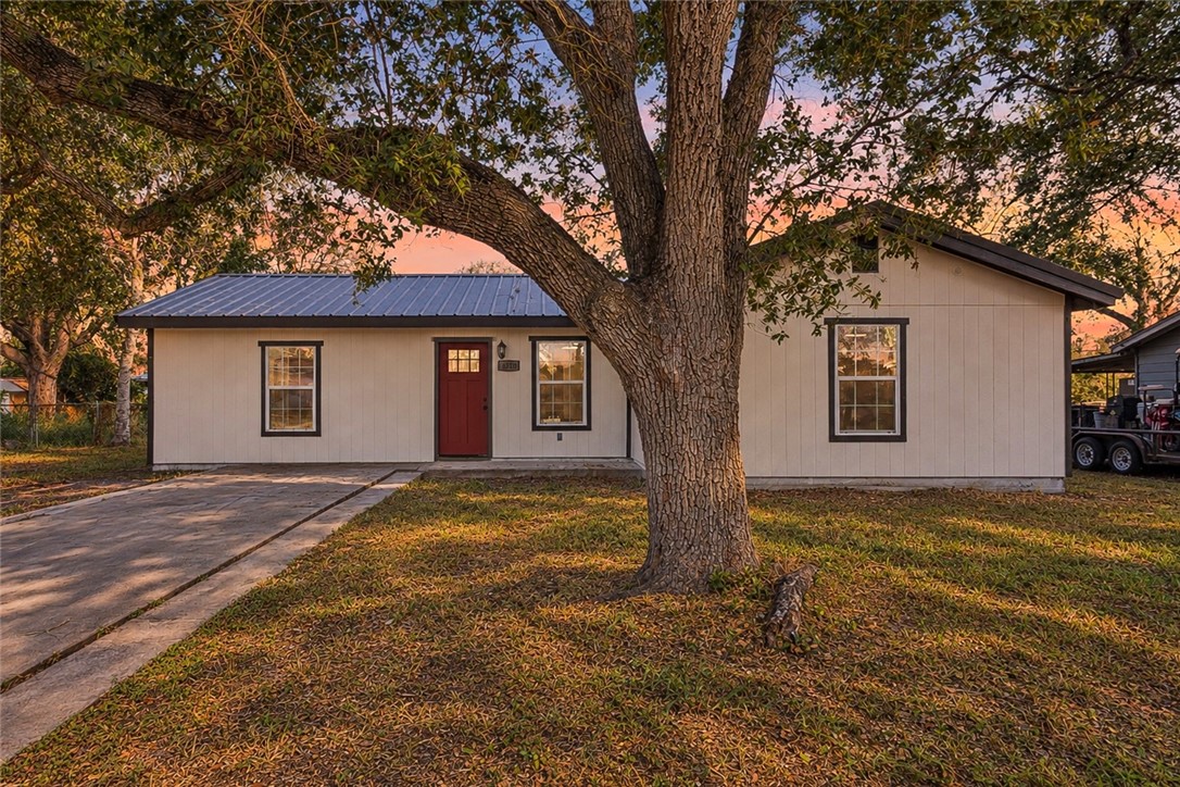 1120 Oakland Property Photo 4
