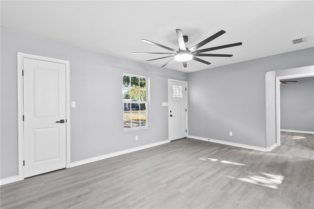 1120 Oakland Property Photo 5
