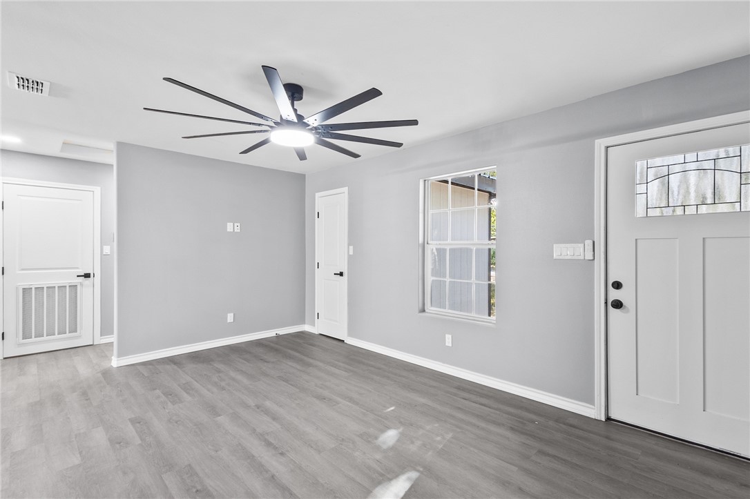 1120 Oakland Property Photo 6