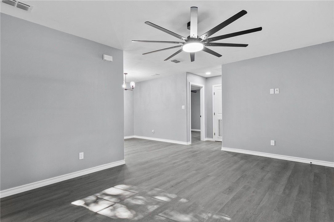 1120 Oakland Property Photo 7