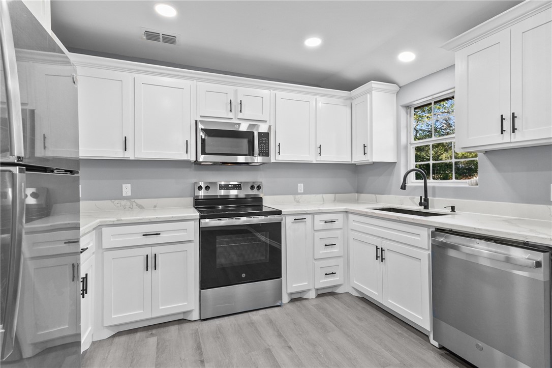 1120 Oakland Property Photo 10