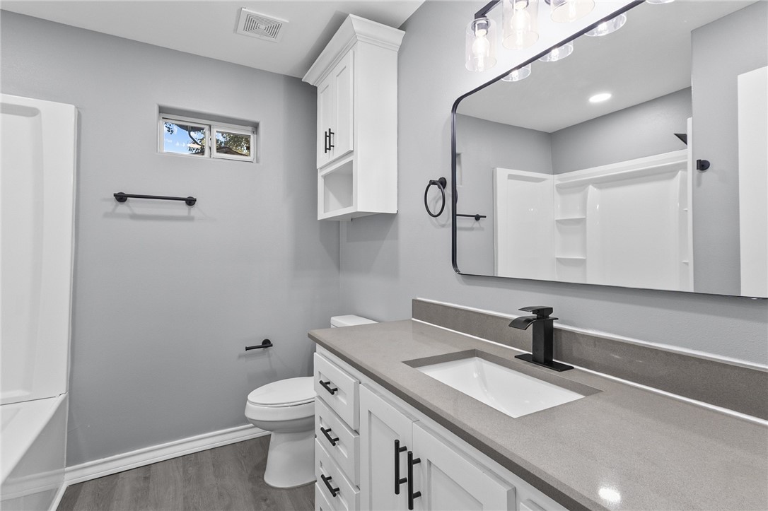 1120 Oakland Property Photo 16