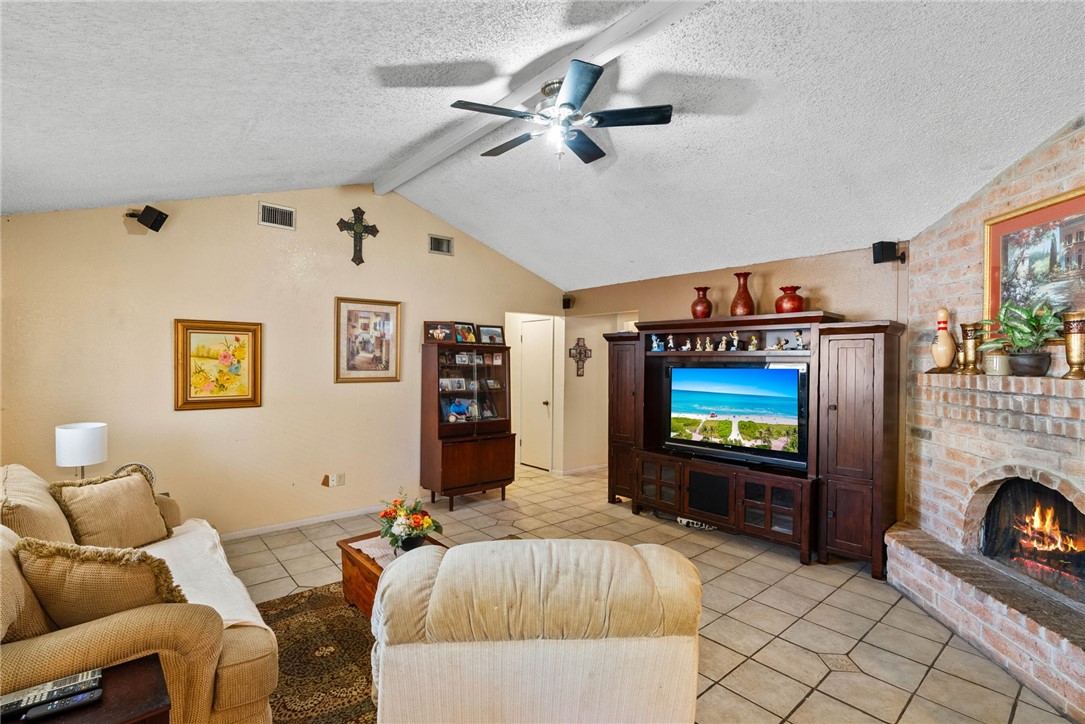 1908 Falcon Dr Property Photo 4