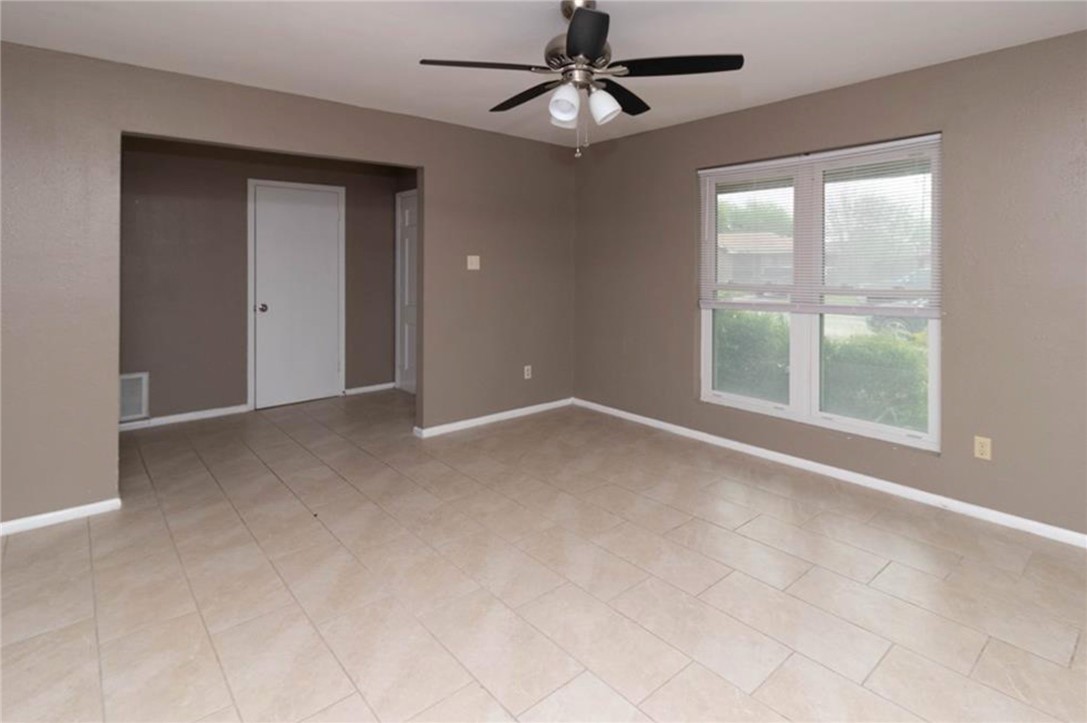 4637 Newbury Lane Property Photo 2