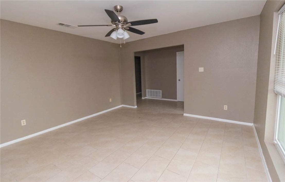 4637 Newbury Lane Property Photo 3