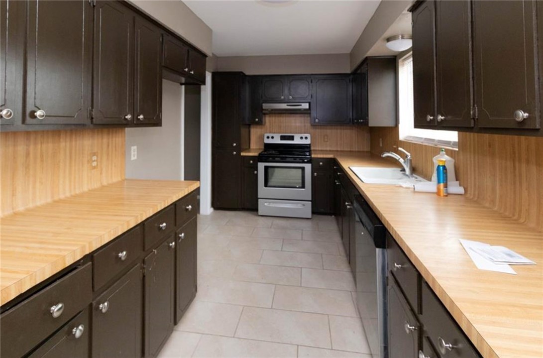 4637 Newbury Lane Property Photo 4