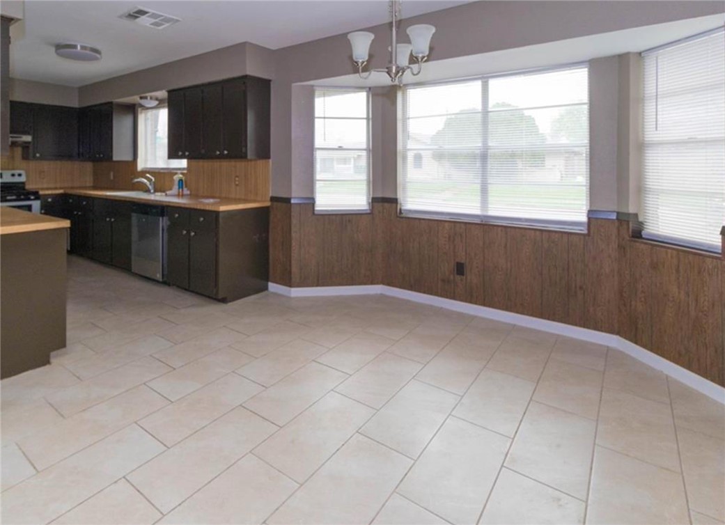 4637 Newbury Lane Property Photo 6