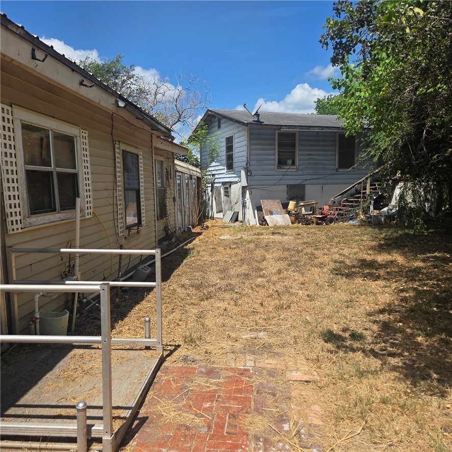24853 Lakeview Dr Property Photo 2