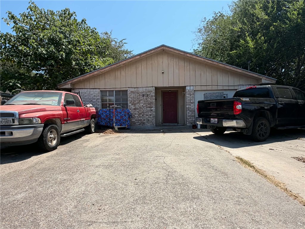 2929 Mary St Property Photo 2