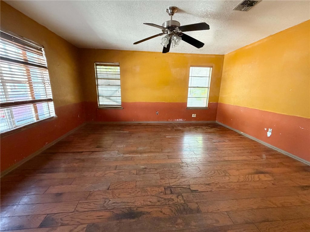2929 Mary St Property Photo 2