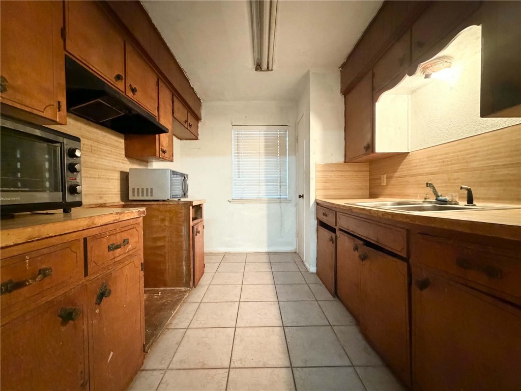 2929 Mary St Property Photo 4