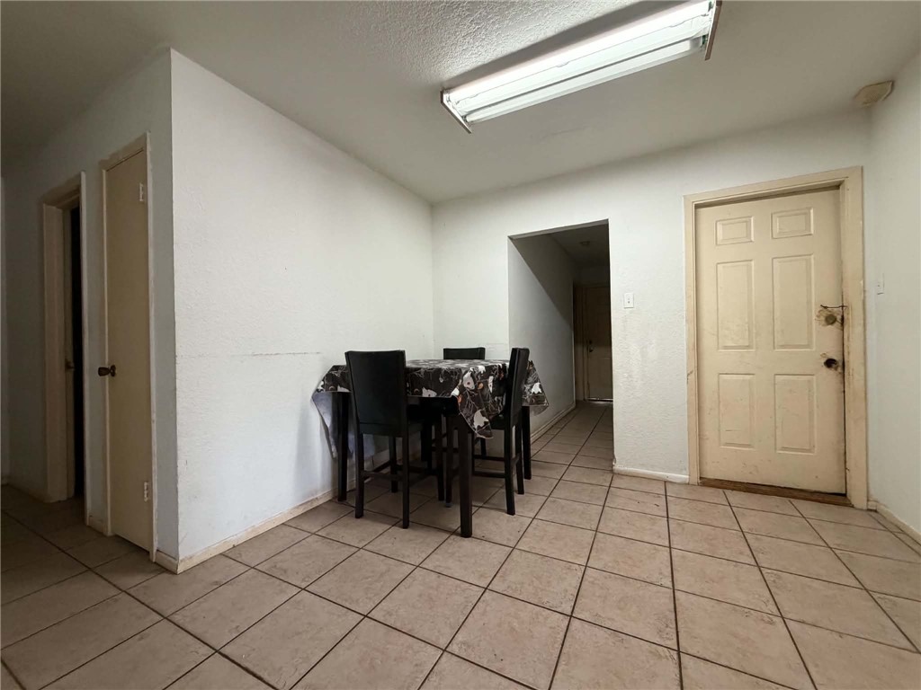 2929 Mary St Property Photo 5