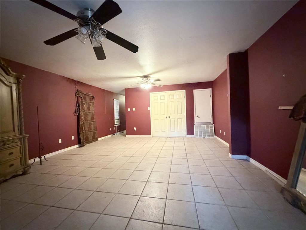 2929 Mary St Property Photo 9