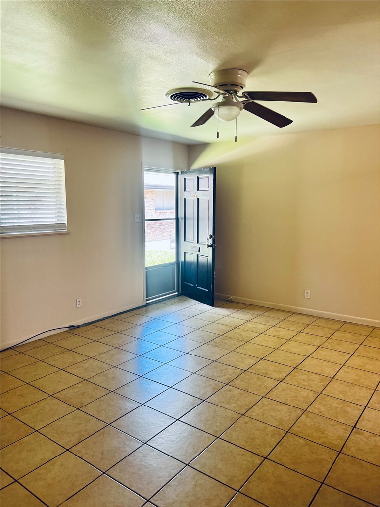 200 E Cleveland Property Photo 3