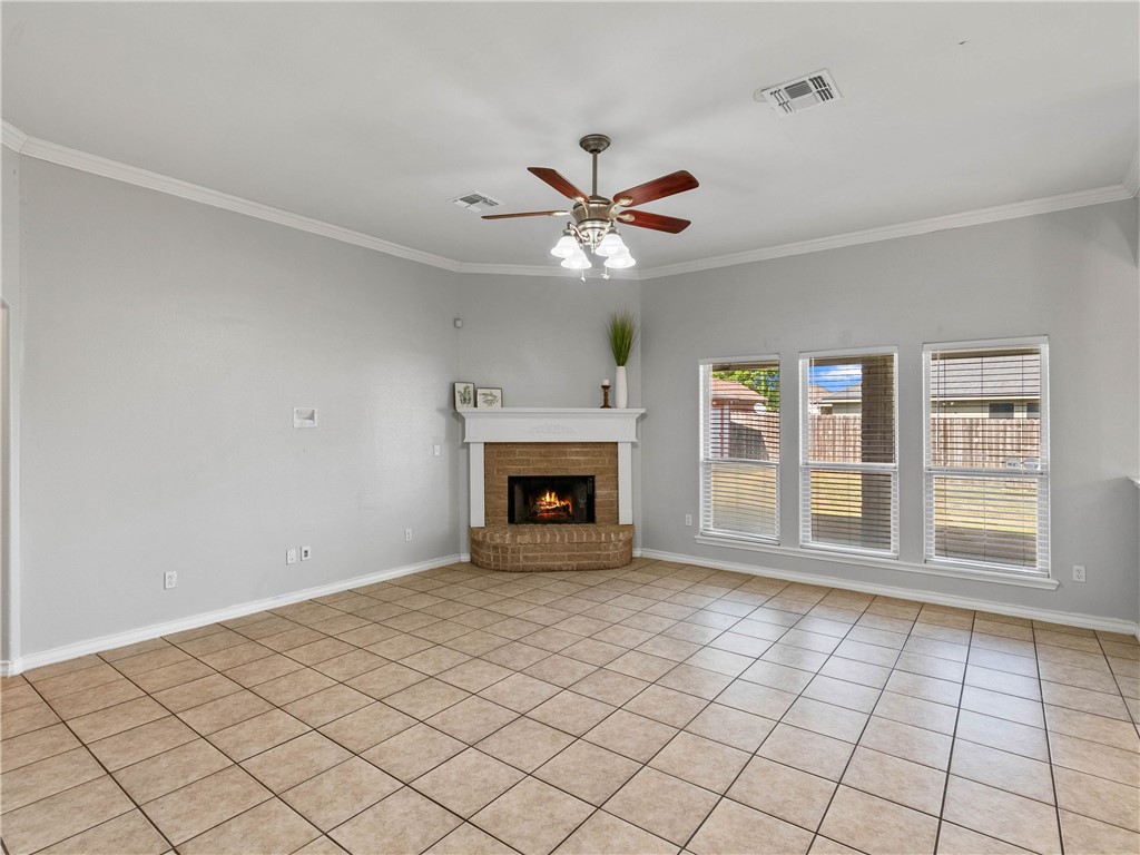 103 Collins St Property Photo 3
