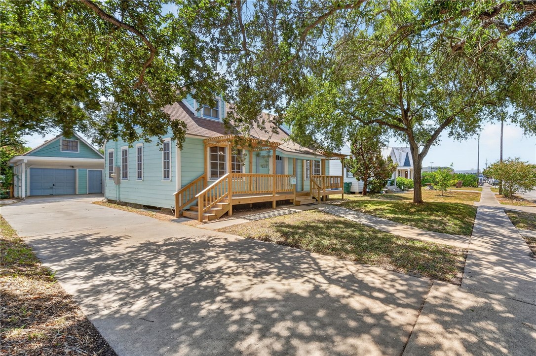 425 Palmero St Property Photo 2