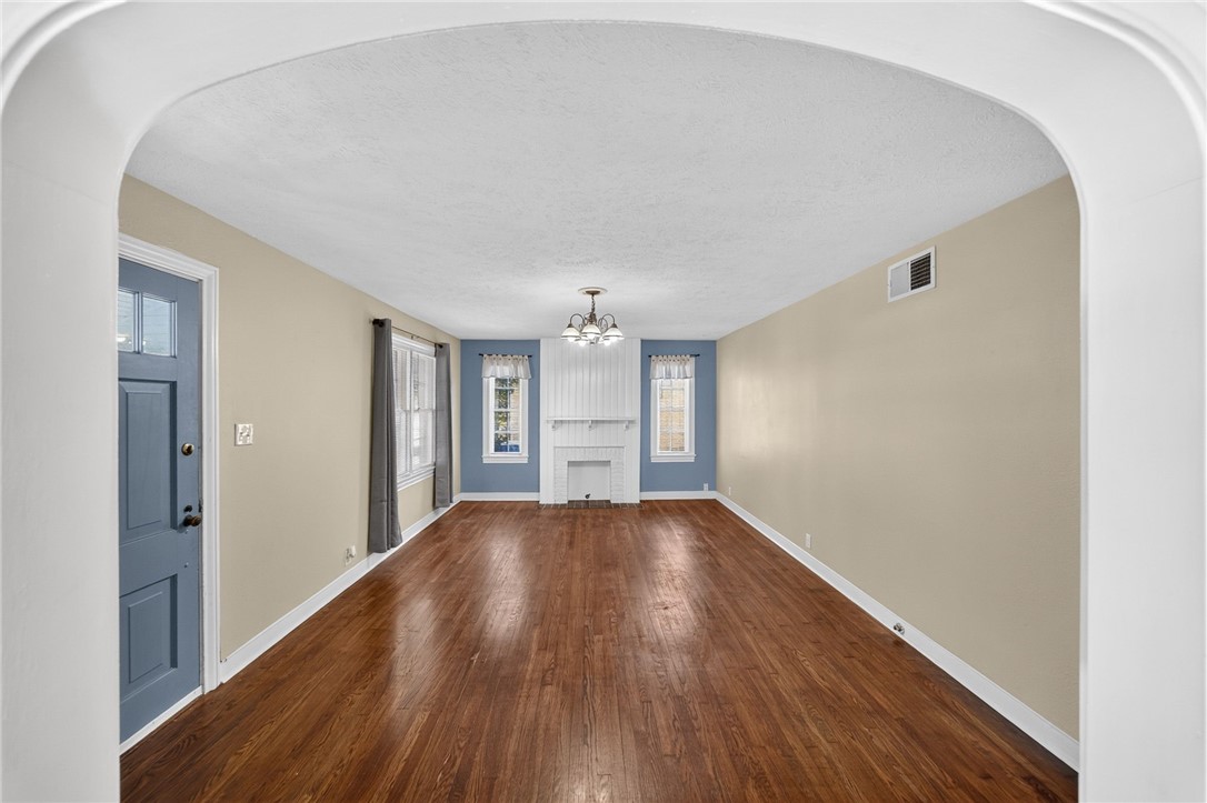 425 Palmero St Property Photo 6