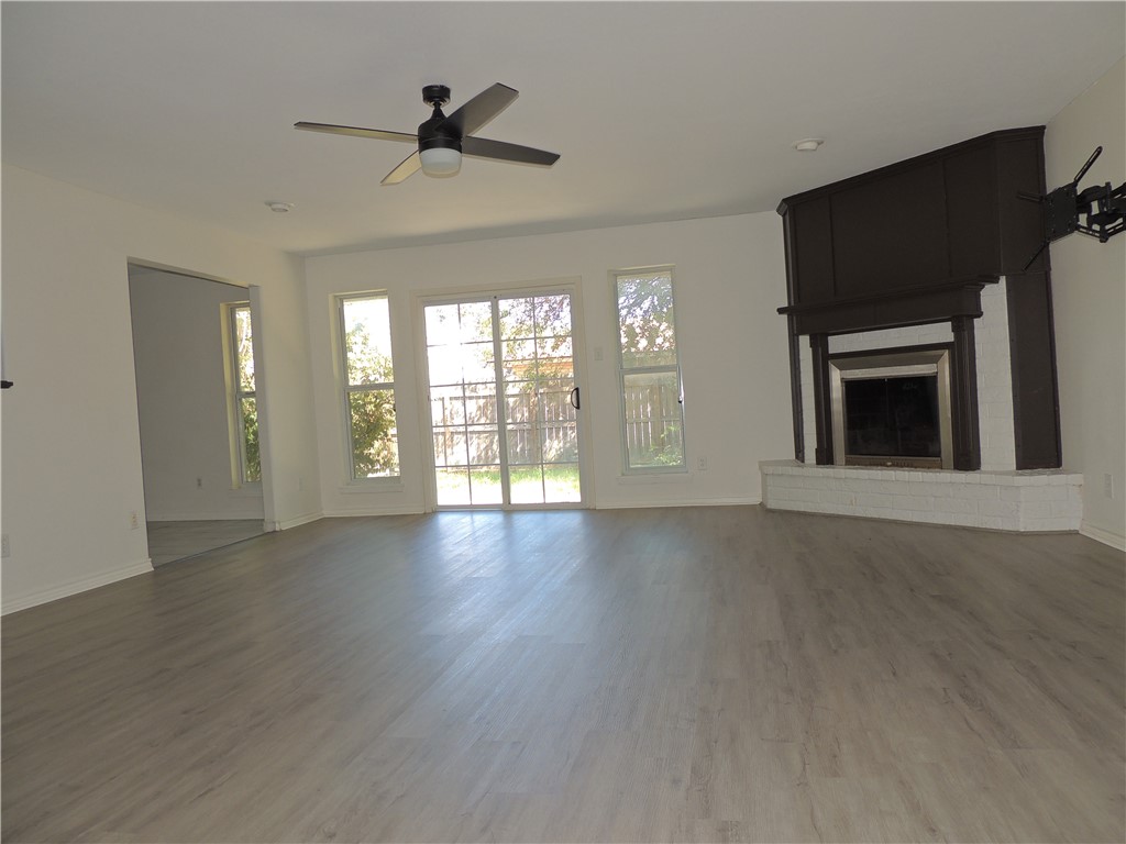 849 Cliff Dr Property Photo 2