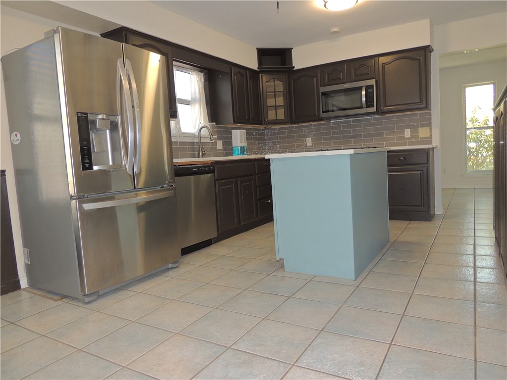 849 Cliff Dr Property Photo 3