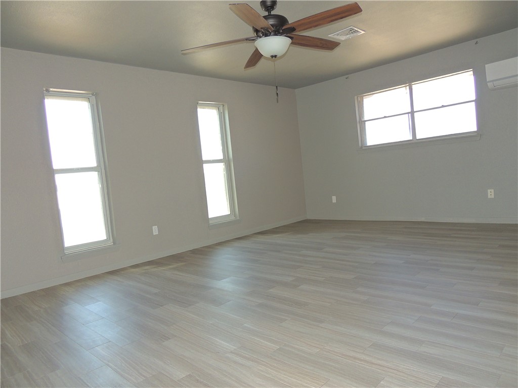 849 Cliff Dr Property Photo 12