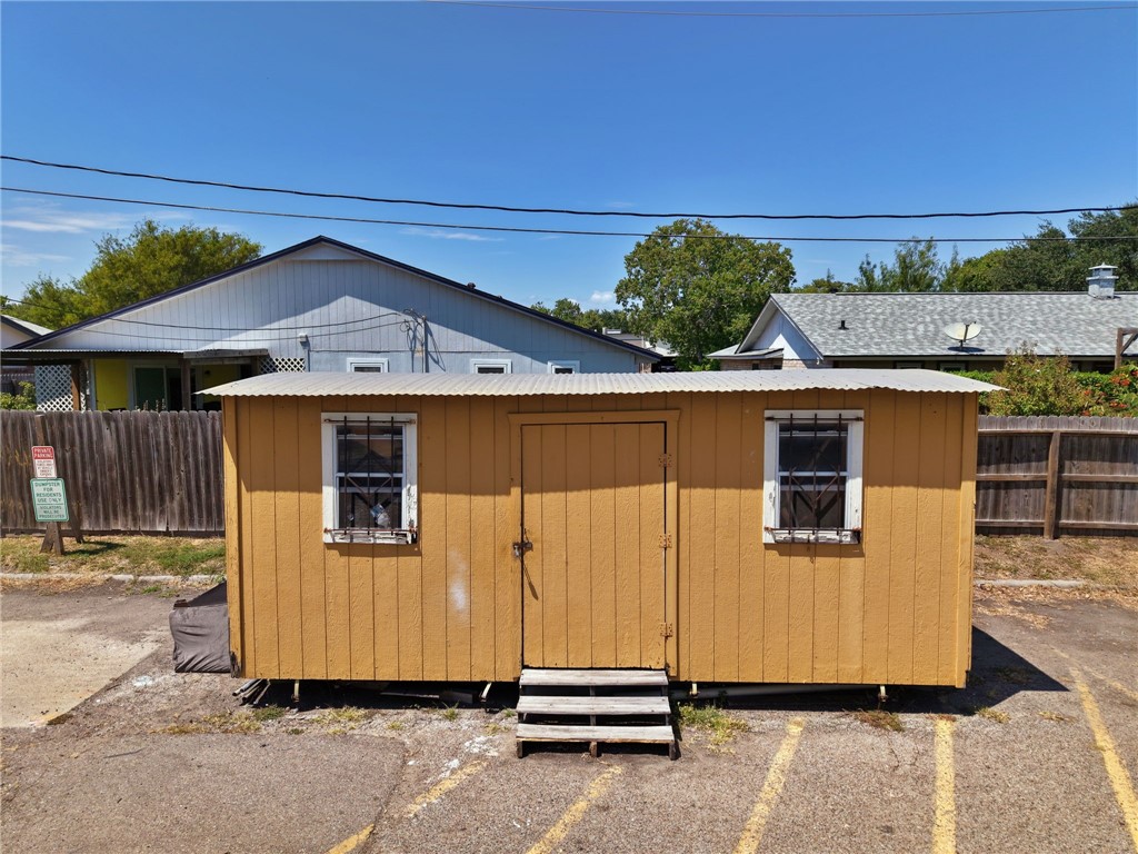 410 Lang Road Property Photo 11