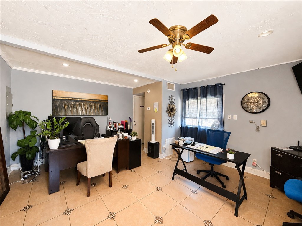 410 Lang Road Property Photo 12