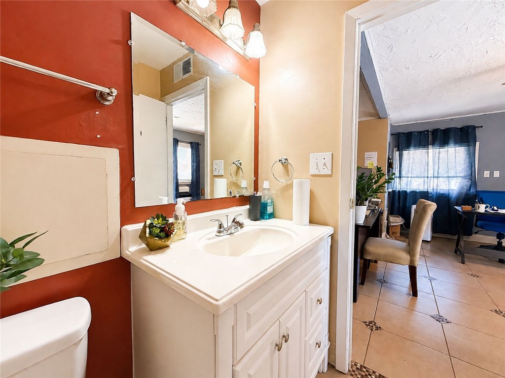 410 Lang Road Property Photo 16