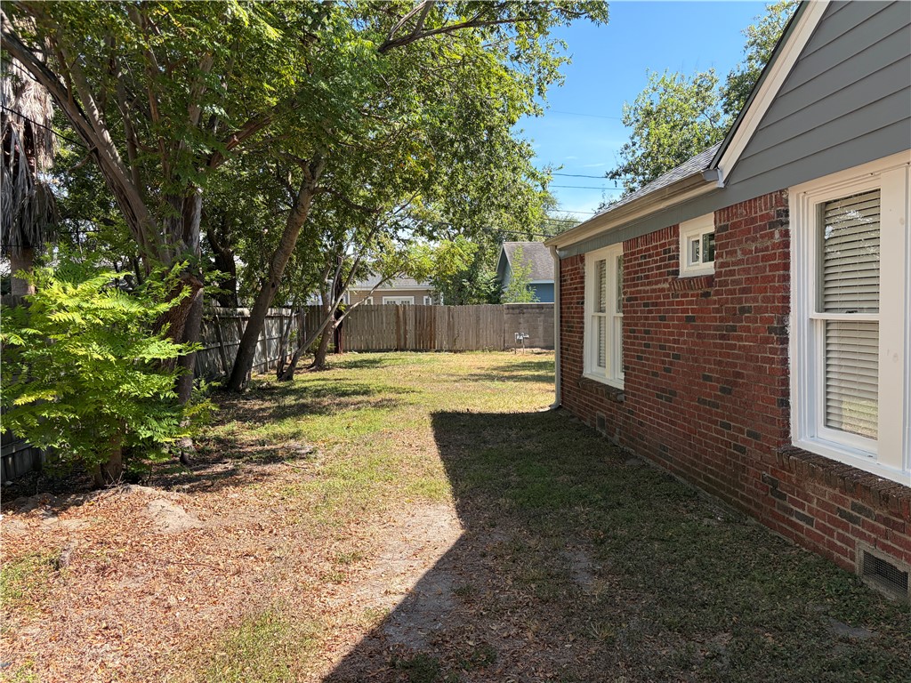 609 Southern St Property Photo 2