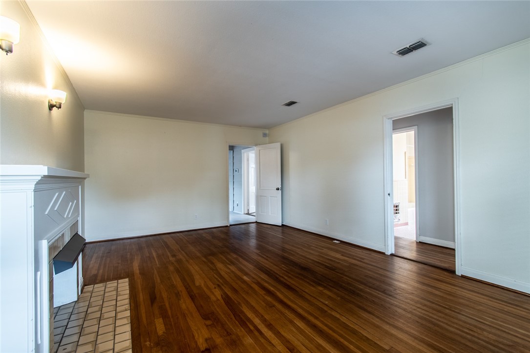 3038 Austin St Property Photo 6