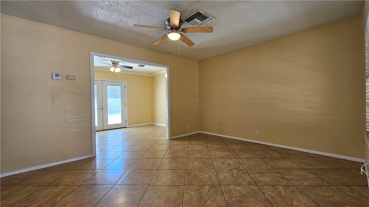 605 Aristocrat Dr Property Photo 2