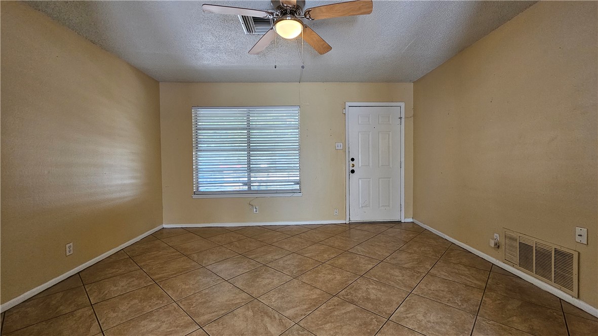 605 Aristocrat Dr Property Photo 3
