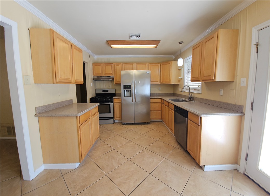 605 Aristocrat Dr Property Photo 4