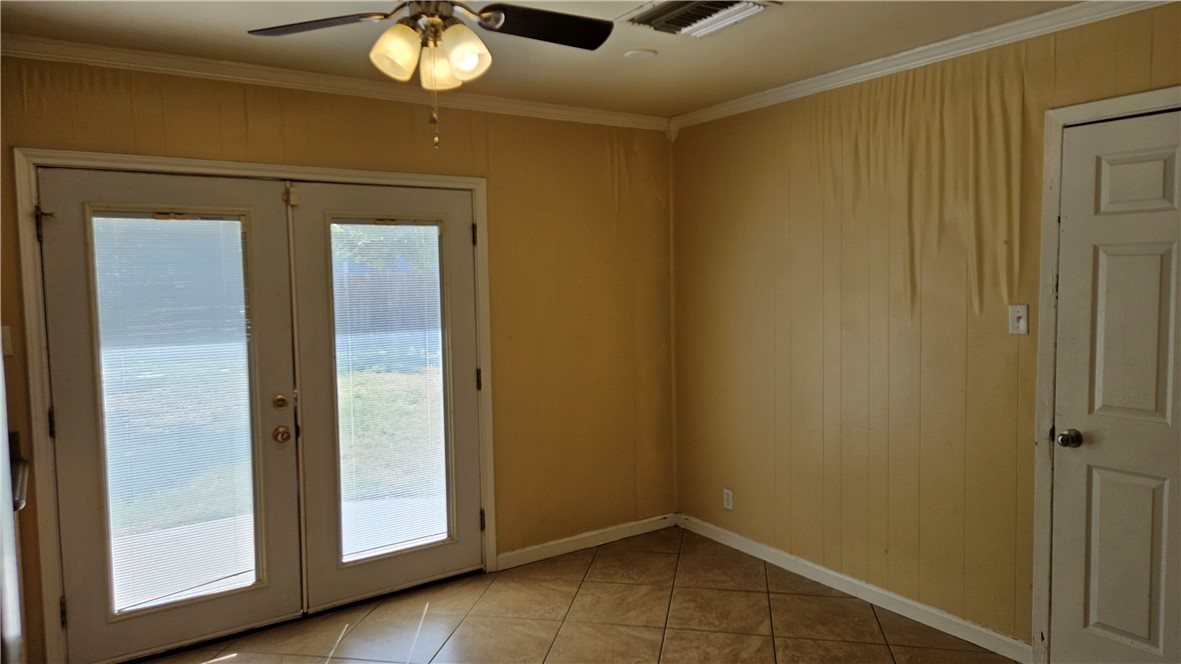 605 Aristocrat Dr Property Photo 6