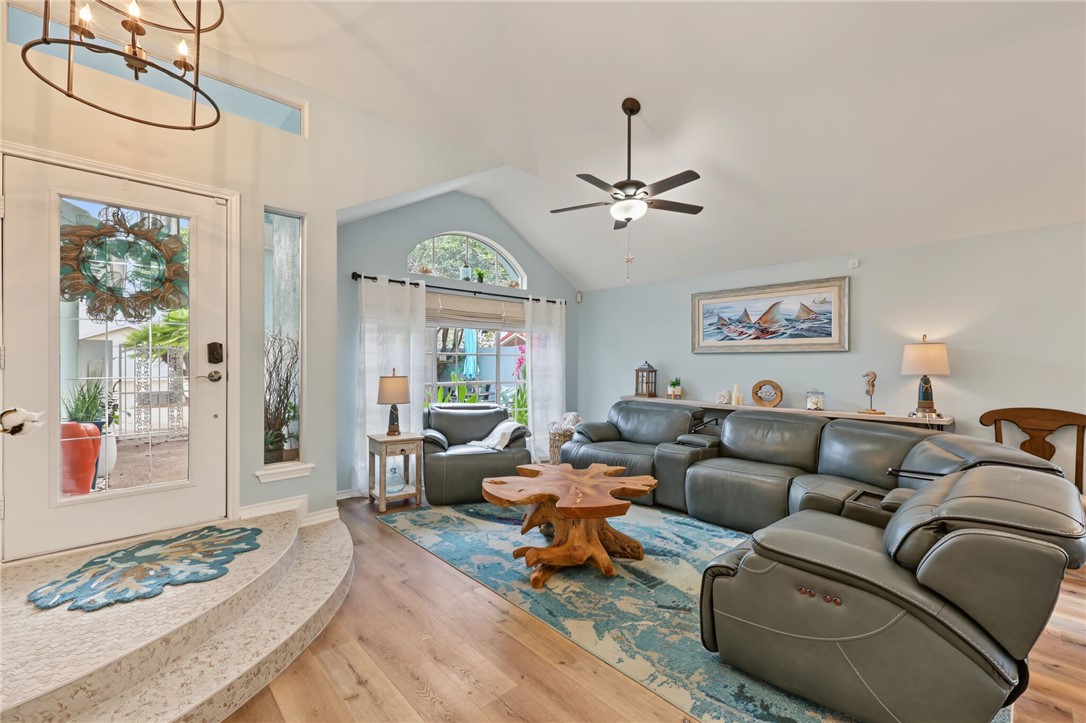 13769 Eaglesnest Bay Dr Property Photo 5