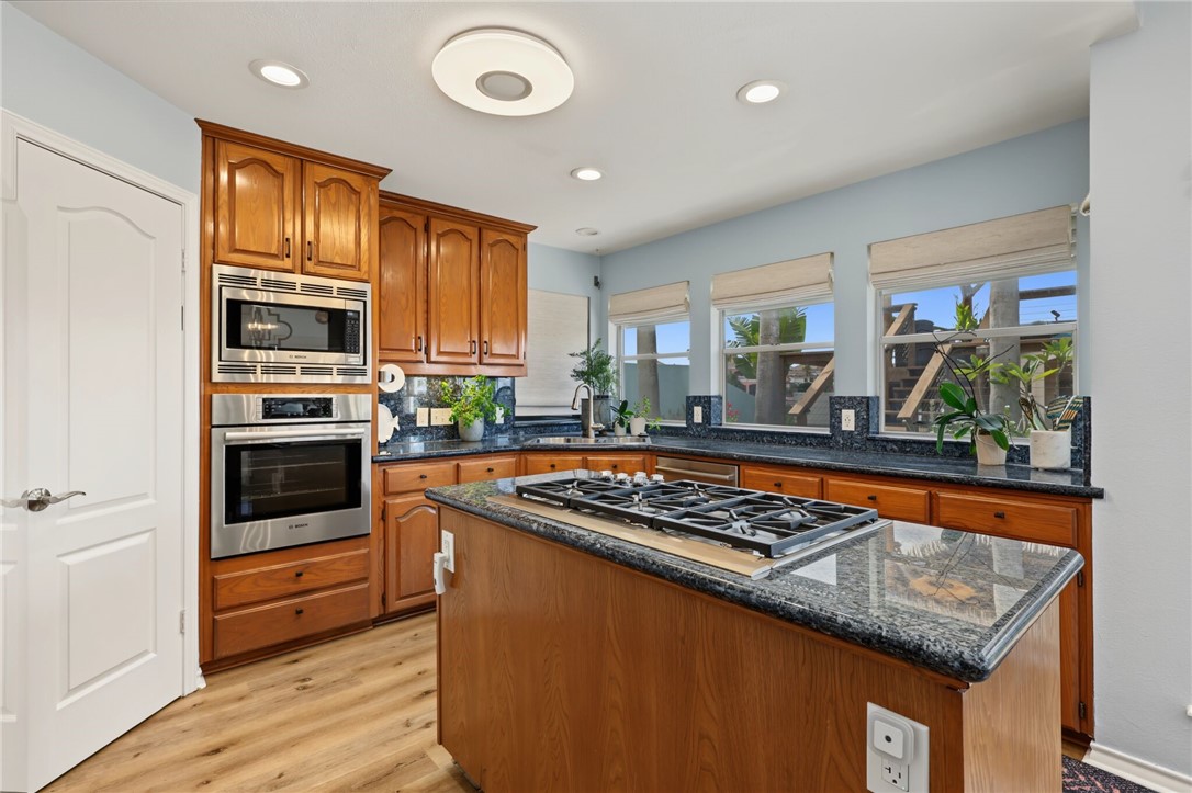 13769 Eaglesnest Bay Dr Property Photo 8