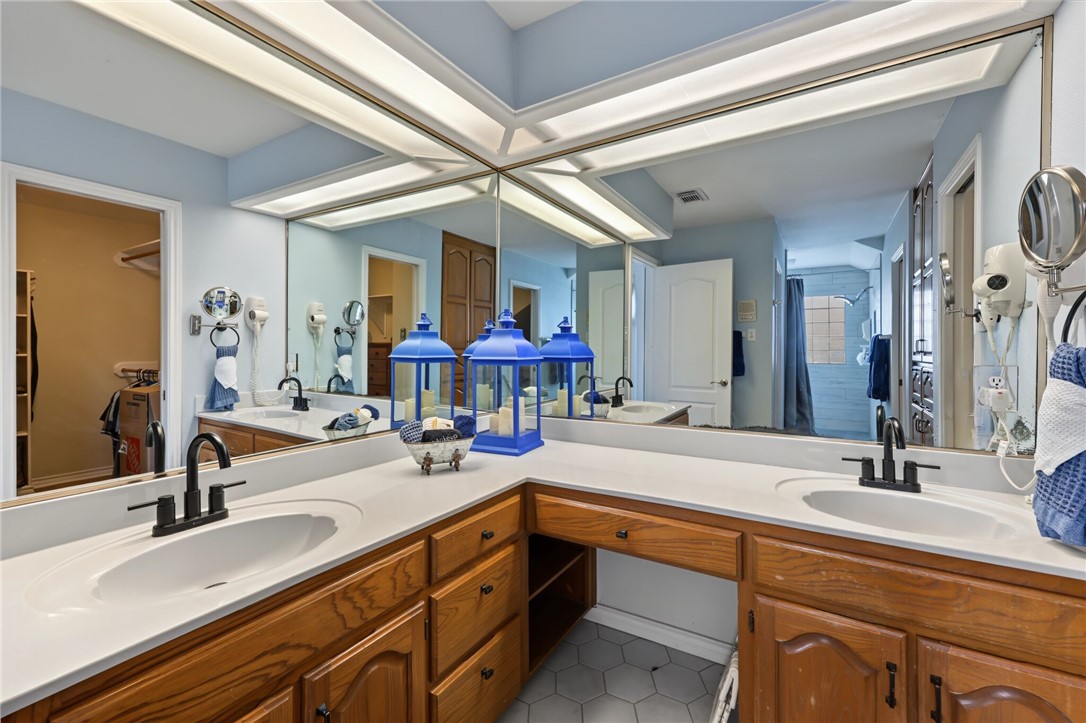 13769 Eaglesnest Bay Dr Property Photo 20